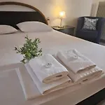 Aparthotel Dennis House Khrónia