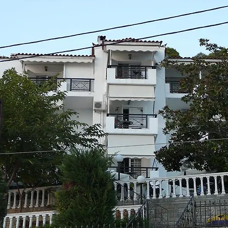 Lejlighedshotel Dennis House