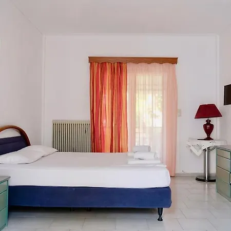 Dennis House Aparthotel Khrónia