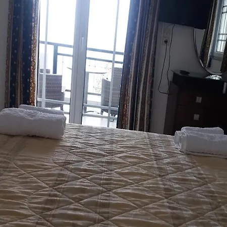 Lejlighedshotel Dennis House Khrónia