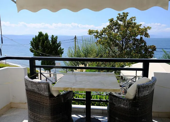 Dennis House Ξενοδοχείο με διαμερίσματα Χρόνια